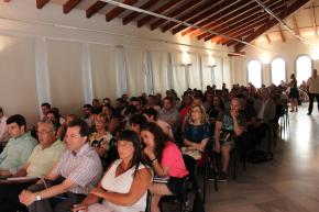 Los asistentes al Taller "Social media para la empresa. Utiliza las RRSS para vender m�s" llenan la sala de la Casa de la Cultura de X�tiva.