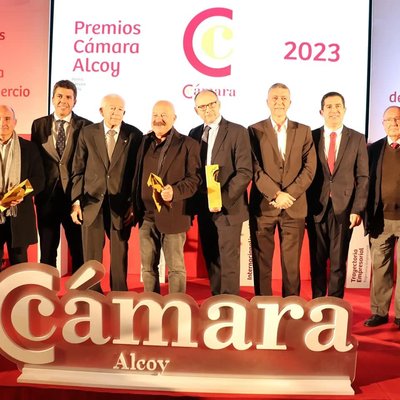La Cmara de Comercio e Industria entrega sus premios anuales a Carrozados la Moderna, Lolo Restaurante, Korott y Radio Alcoy