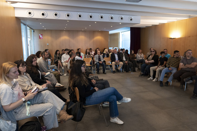 Asistentes a la presentación de 10ª edición de Move Up!