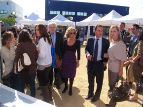 Sonia Castedo y Mar Casanova visitando la Feria de Empresas Innovadoras
