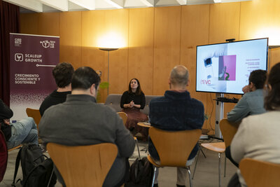 Ángela Castelló (Startup Valencia) en una sesión de Scale Up Growth