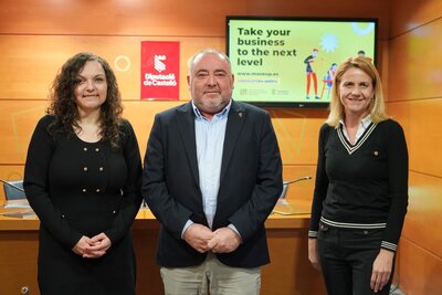 Alexandra Badoiu y Vicente Pallar�s, en la presentaci�n de la und�cima edici�n de Move Up!