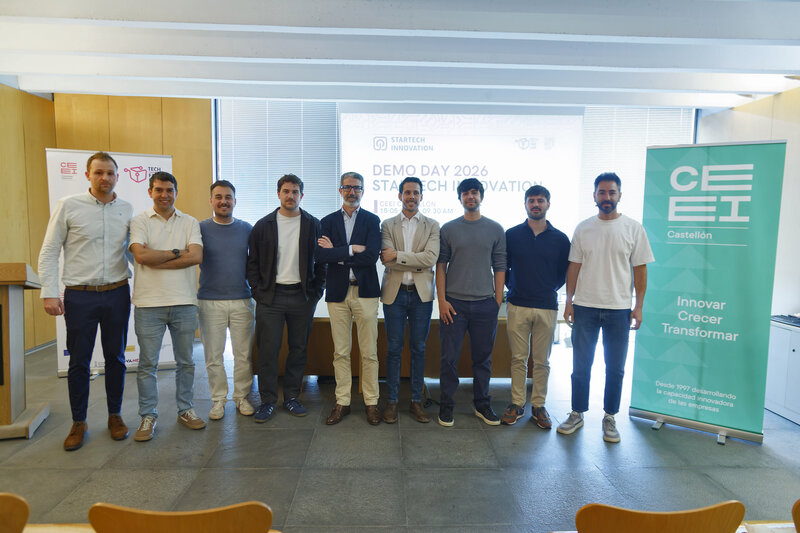 El director de CEEI Castell�n, Justo Vell�n, junto a las empresas participantes en el Demo Day de StarTech Innovation