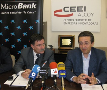 Memoria 2009.Firma Convenio Microbank