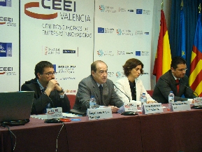 Mesa de Ponentes en el Foro Financiaci�n para la innovaci�n 2010
