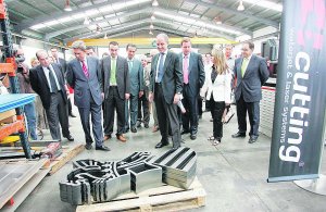 Francisco Camps visita la empresa TCI cutting